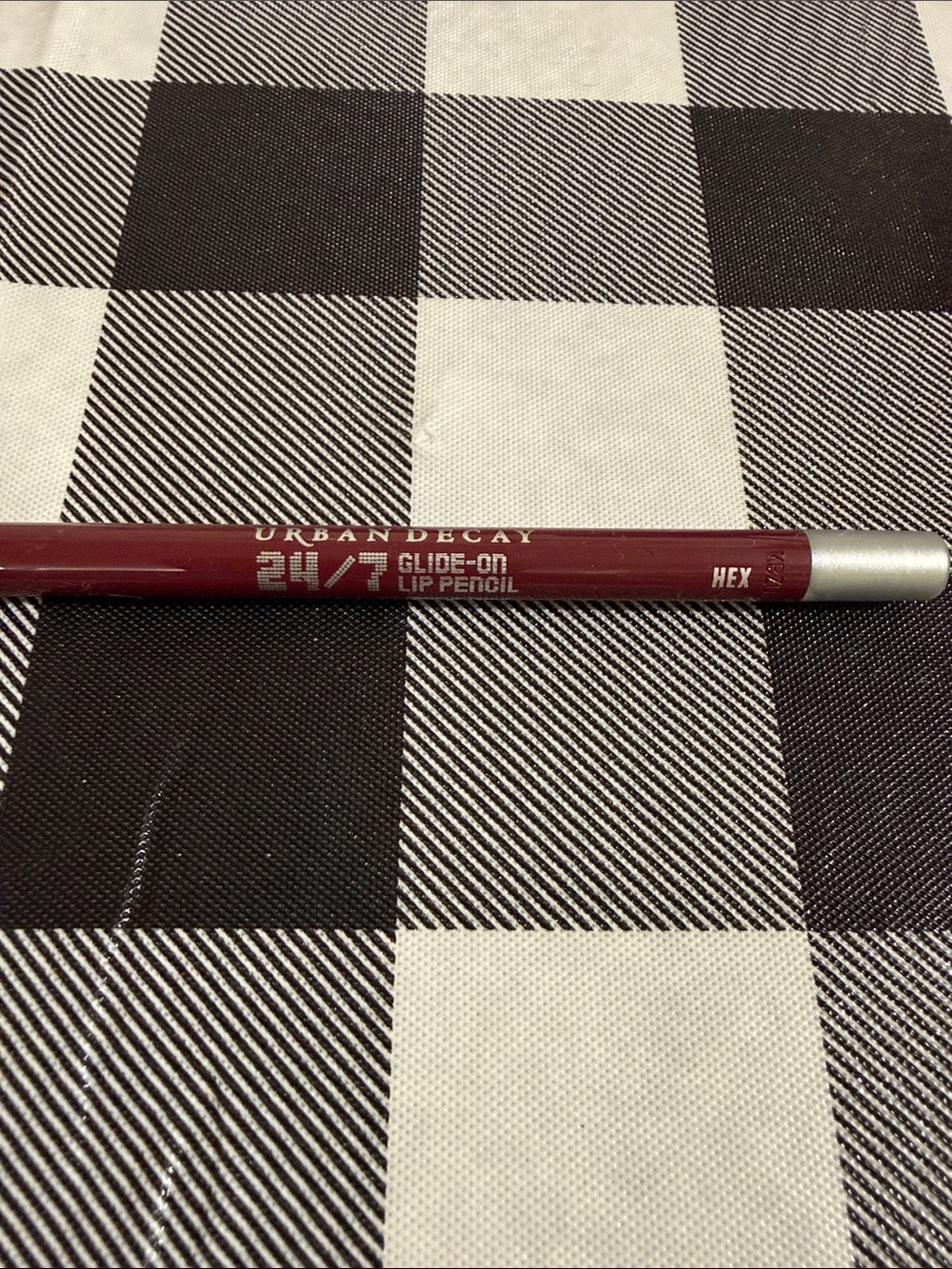 Urban Decay 24/7 Glide on Lip pencil in Hex BRAND NEW